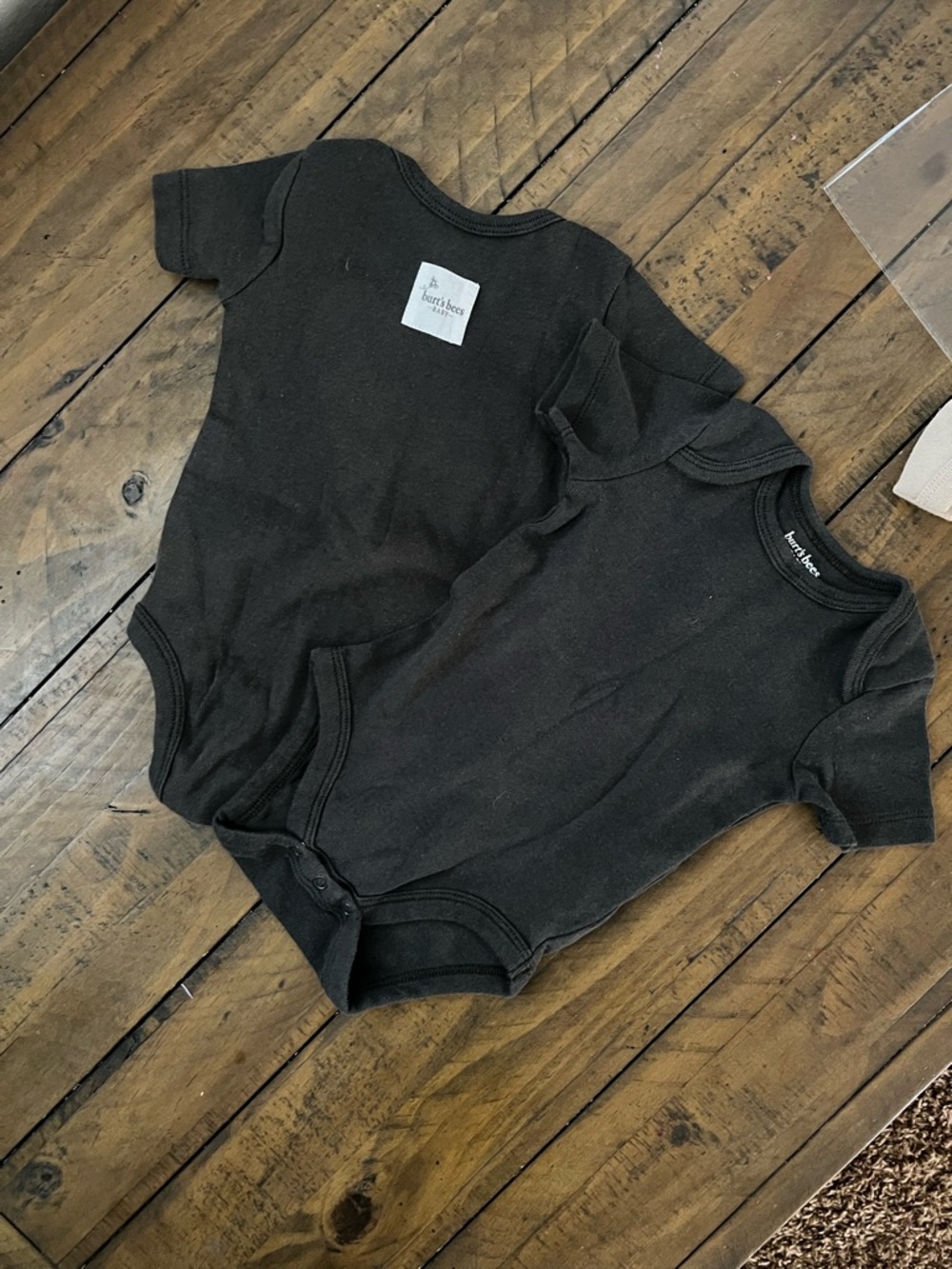 Burt’s Bee Neutral Baby Onesie Bundle - light grey, dark grey, & Beige - Picture 4 of 4